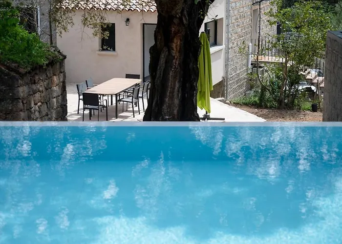 Noscia Nivaledda - Stone House, With Pool بيت للعطل بورتو فيكشْيو