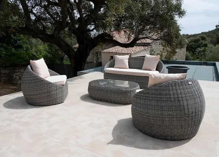 Noscia Nivaledda - Stone House, With Pool بيت للعطل